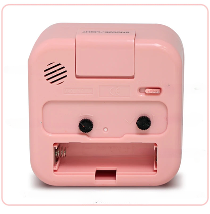 Réveil carré en plastique rose avec touches colorées -  - reveil-fille-rose - ["ado","enfant","r\u00e9veil enfant"]