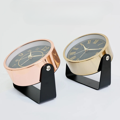 Réveil rond noir à chiffres dorés décoratifs -  - reveil-a-pile-design - ["analogique","digital","m\u00e9canique","petit","R\u00e9veil Analogique","r\u00e9veil digital","simple","voyage"]