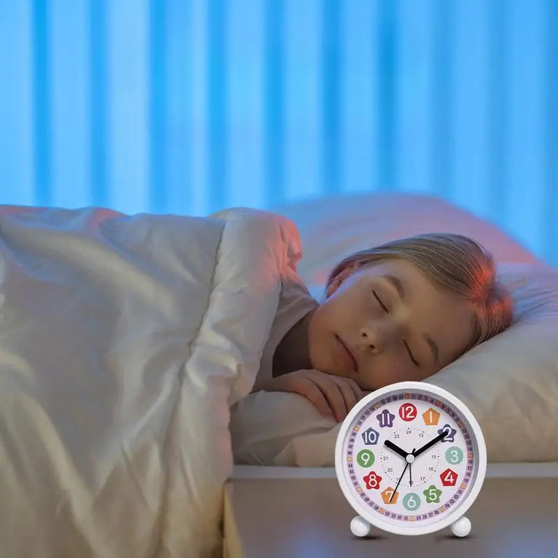 Réveil rond enfant à forme et chiffres colorés -  - reveil-educatif-5-ans - ["analogique","enfant","petit","petit reveil","r\u00e9veil analogique","R\u00e9veil enfant","simple","\u00e9ducatif"]