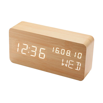 Réveil rectangulaire en bois clair avec affichage LED -  - reveil-bois-moderne - ["bois","digital","lumineux","naturel","petit reveil","radio reveil","radio reveil bois","r\u00e9veil digital","simple"]