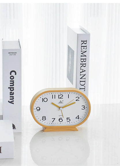 Réveil ovale rouge en plastique brillant -  - reveil-analogique-ovale - ["analogique","num\u00e9rique","petit","petit reveil","R\u00e9veil Analogique","simple"]