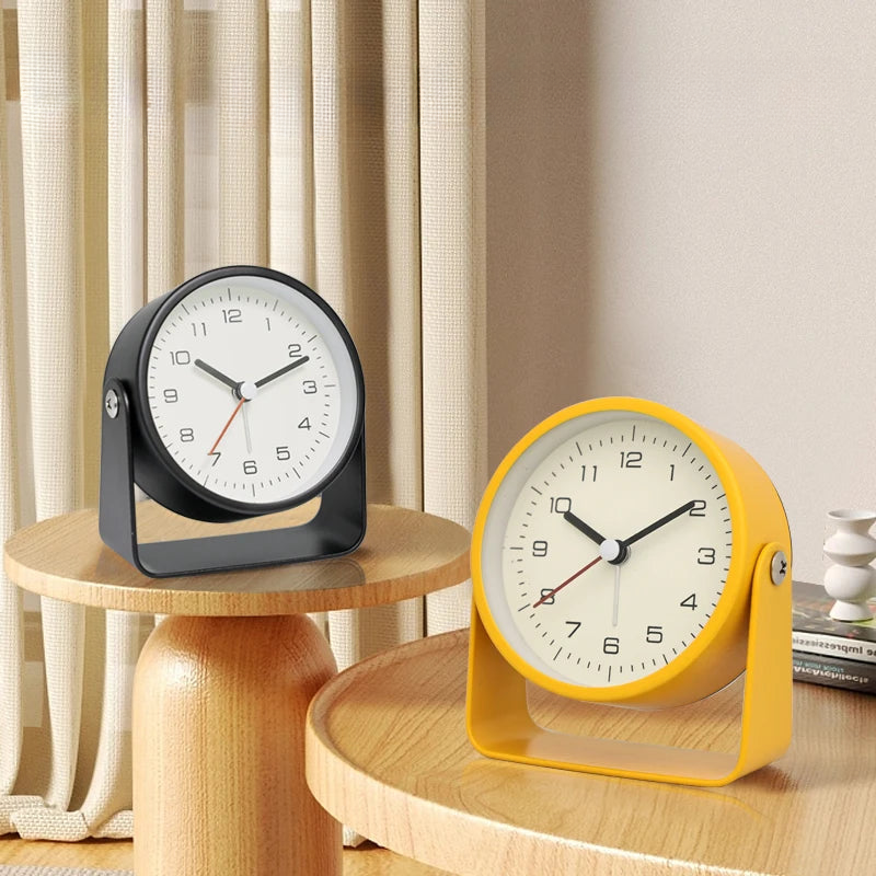 Réveil rond moderne en métal noir mat -  - reveil-analogique-trotteuse-silencieuse - ["analogique","m\u00e9canique","petit","simple","voyage"]