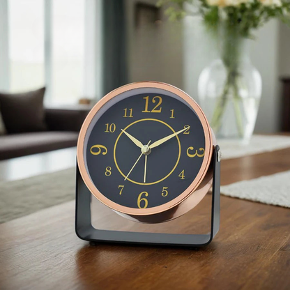 Réveil rond noir à chiffres dorés décoratifs -  - reveil-a-pile-design - ["analogique","digital","m\u00e9canique","petit","R\u00e9veil Analogique","r\u00e9veil digital","simple","voyage"]