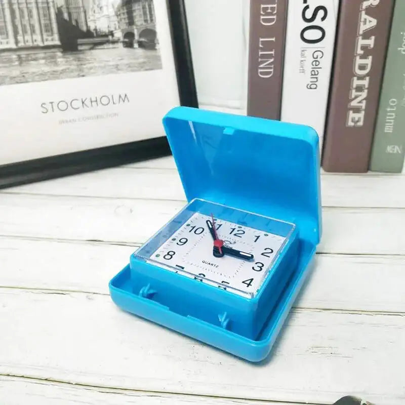 Petit réveil de bureau noir à cadran blanc -  - petit-reveil-ancien - ["analogique","num\u00e9rique","petit","petit reveil","R\u00e9veil Analogique","simple","voyage"]