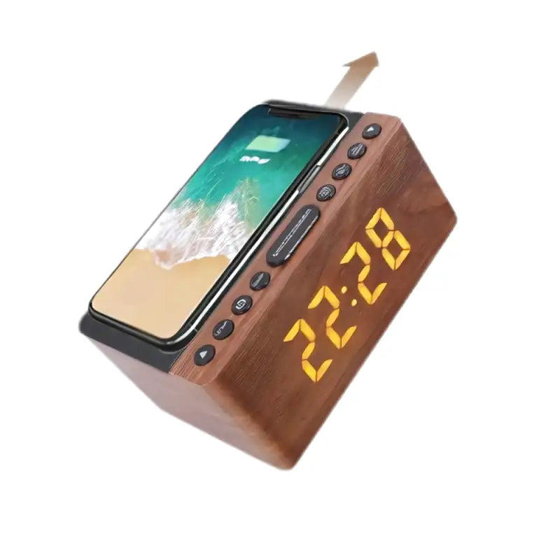 Radio-réveil LED en bois avec chargeur sans fil -  - radio-reveil-bois-induction - ["ado","chargeur induction","connect\u00e9","digital","lumineux","petit","petit reveil","radio bois","radio reveil bois","radio reveil connect\u00e9","Radio R\u00e9veil Lumineux","r\u00e9veil chargeur induction","r\u00e9veil connect\u00e9","r\u00e9veil digital","simple"]