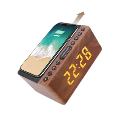 Radio-réveil LED en bois avec chargeur sans fil -  - radio-reveil-bois-induction - ["ado","chargeur induction","connect\u00e9","digital","lumineux","petit","petit reveil","radio bois","radio reveil bois","radio reveil connect\u00e9","Radio R\u00e9veil Lumineux","r\u00e9veil chargeur induction","r\u00e9veil connect\u00e9","r\u00e9veil digital","simple"]