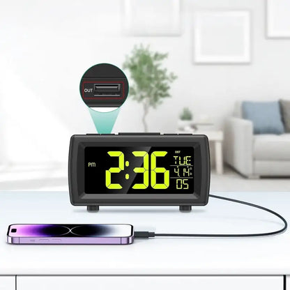 Radio réveil LED multicolore à écran noir rectangulaire -  - radio-reveil-sans-fil - ["digital","lumineux","moderne","num\u00e9rique","petit","Radio R\u00e9veil Lumineux","r\u00e9veil digital","simple"]