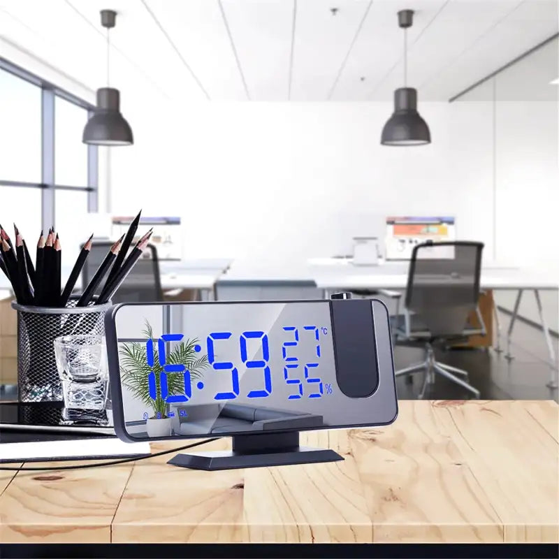 Radio réveil noir argent avec LED bleues et capteurs -  - radio-reveil-projecteur-design - ["digital","lumineux","num\u00e9rique","petit r\u00e9veil","projecteur","radio reveil projecteur","Radio R\u00e9veil Lumineux","r\u00e9veil digital","r\u00e9veil projecteur","simple"]