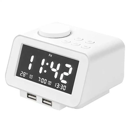 Radio réveil numérique blanc avec ports USB intégrés -  - radio-reveil-fm - ["connect\u00e9","digital","num\u00e9rique","petit","petit reveil","plastique","radio reveil connect\u00e9","r\u00e9veil connect\u00e9","r\u00e9veil digital","simple"]