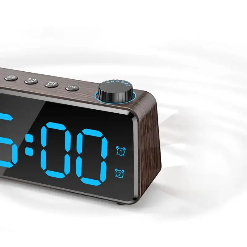 Radio réveil numérique bois foncé et façade noire -  - radio-reveil-sur-secteur - ["digital","Jour Nuit","num\u00e9rique","petit reveil","radio bois","radio reveil","radio reveil bois","r\u00e9veil digital","simple"]