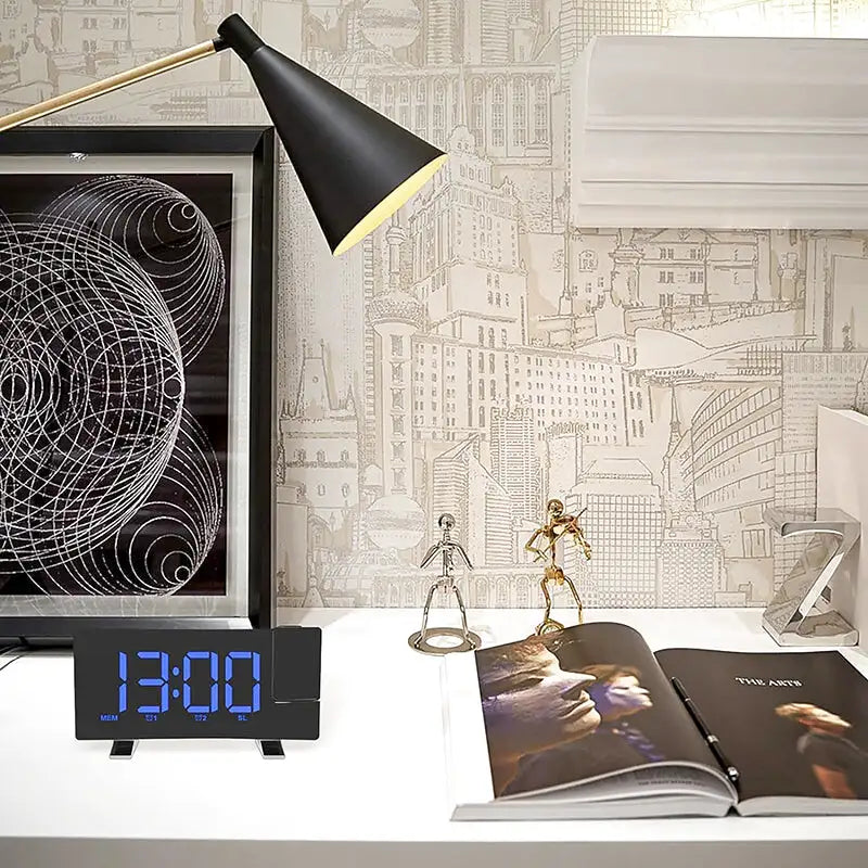 Radio réveil numérique noir à projection bleue LED -  - radio-reveil-projecteur-bleu - ["digital","lumineux","num\u00e9rique","petit","petit reveil","projecteur","radio reveil projecteur","Radio R\u00e9veil Lumineux","r\u00e9veil digital","r\u00e9veil projecteur","simple"]