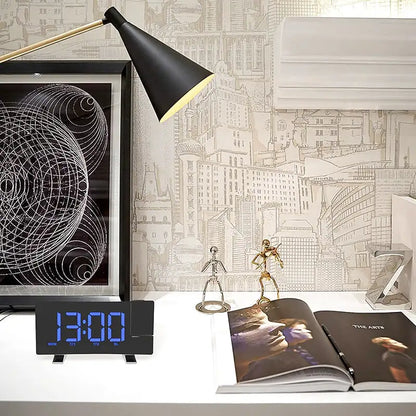 Radio réveil numérique noir à projection bleue LED -  - radio-reveil-projecteur-bleu - ["digital","lumineux","num\u00e9rique","petit","petit reveil","projecteur","radio reveil projecteur","Radio R\u00e9veil Lumineux","r\u00e9veil digital","r\u00e9veil projecteur","simple"]