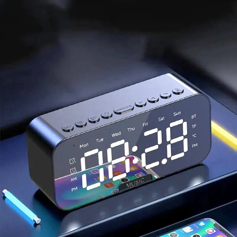 Radio réveil numérique noir avec Bluetooth et affichage LED -  - radio-reveil-connecte-pour-ado - ["ado","bluetooth","connect\u00e9","digital","num\u00e9rique","petit","petit reveil","plastique","radio reveil connect\u00e9","R\u00e9veil bluetooth","r\u00e9veil connect\u00e9","r\u00e9veil digital","simple"]