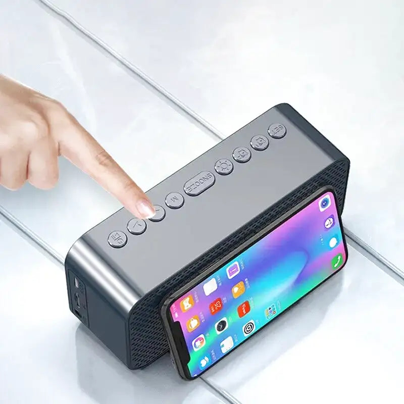 Radio réveil numérique noir avec Bluetooth et affichage LED -  - radio-reveil-connecte-pour-ado - ["ado","bluetooth","connect\u00e9","digital","num\u00e9rique","petit","petit reveil","plastique","radio reveil connect\u00e9","R\u00e9veil bluetooth","r\u00e9veil connect\u00e9","r\u00e9veil digital","simple"]