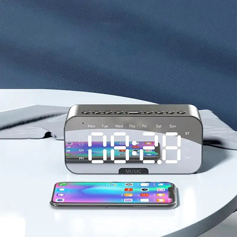 Radio réveil numérique noir avec Bluetooth et affichage LED -  - radio-reveil-connecte-pour-ado - ["ado","bluetooth","connect\u00e9","digital","num\u00e9rique","petit","petit reveil","plastique","radio reveil connect\u00e9","R\u00e9veil bluetooth","r\u00e9veil connect\u00e9","r\u00e9veil digital","simple"]