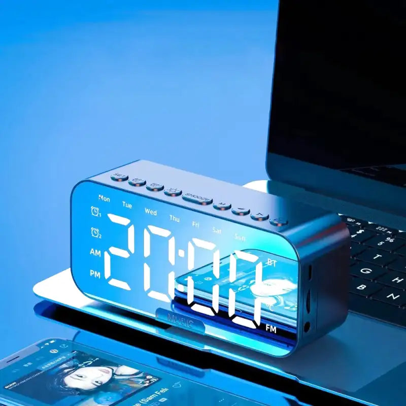 Radio réveil numérique noir avec Bluetooth et affichage LED -  - radio-reveil-connecte-pour-ado - ["ado","bluetooth","connect\u00e9","digital","num\u00e9rique","petit","petit reveil","plastique","radio reveil connect\u00e9","R\u00e9veil bluetooth","r\u00e9veil connect\u00e9","r\u00e9veil digital","simple"]