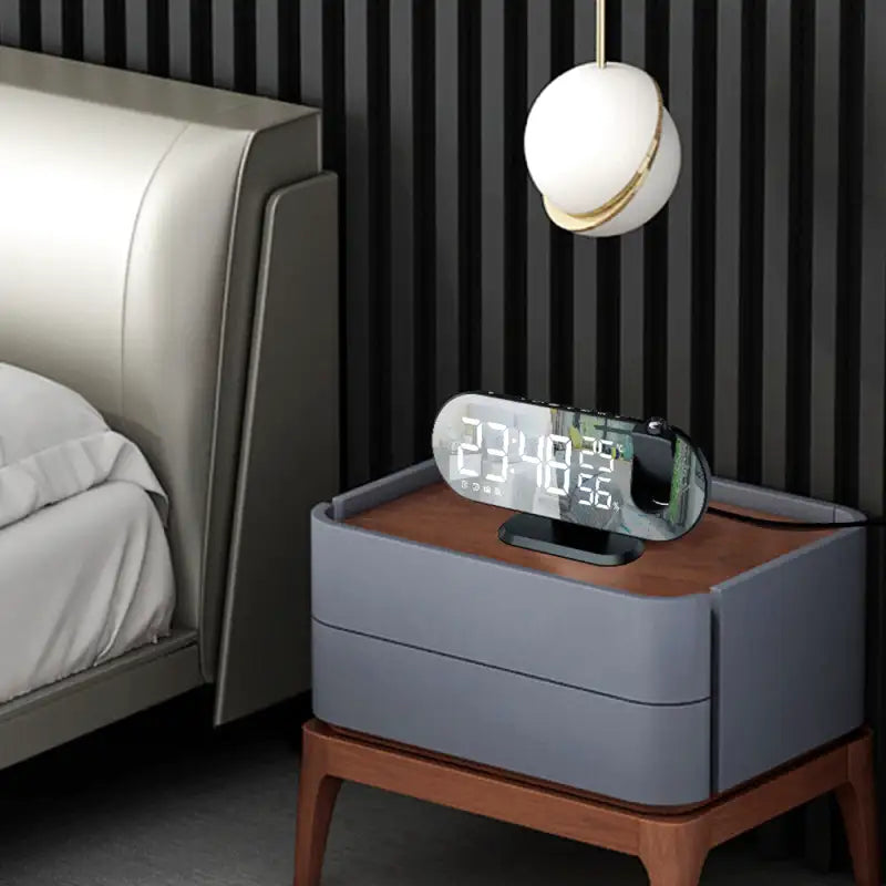 Radio réveil numérique noir avec projecteur et météo -  - radio-reveil-projecteur-plafond - ["connect\u00e9","digital","intelligent","num\u00e9rique","petit","projecteur","radio reveil connect\u00e9","radio reveil projecteur","r\u00e9veil connect\u00e9","r\u00e9veil digital","r\u00e9veil projecteur","simple"]