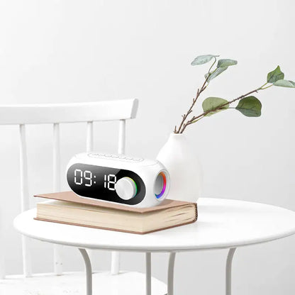 Radio réveil ovale blanc avec LED multicolores intégrées -  - radio-reveil-connecte-avec-enceinte - ["bluetooth","connect\u00e9","digital","lumineux","num\u00e9rique","petit reveil","plastique","radio reveil connect\u00e9","Radio R\u00e9veil Lumineux","R\u00e9veil bluetooth","r\u00e9veil connect\u00e9","r\u00e9veil digital","simple"]