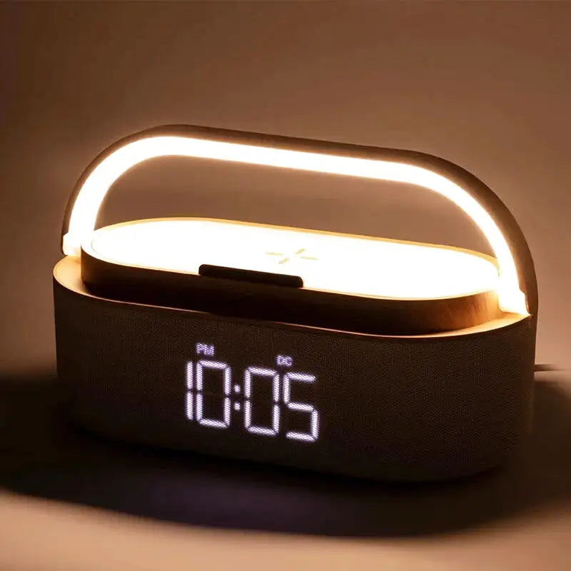 Radio réveil ovale tissu et bois avec chargeur sans fil -  - radio-reveil-connecte-lumiere - ["bluetooth","chargeur induction","connect\u00e9","digital","lumineux","lumi\u00e8re","radio reveil","radio reveil bois","radio reveil connect\u00e9","Radio R\u00e9veil Lumineux","r\u00e9veil bluetooth","r\u00e9veil chargeur induction","r\u00e9veil connect\u00e9","r\u00e9veil digital","simple","veilleuse"]