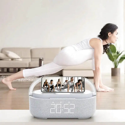 Radio réveil ovale tissu et bois avec chargeur sans fil -  - radio-reveil-connecte-lumiere - ["bluetooth","chargeur induction","connect\u00e9","digital","lumineux","lumi\u00e8re","radio reveil","radio reveil bois","radio reveil connect\u00e9","Radio R\u00e9veil Lumineux","r\u00e9veil bluetooth","r\u00e9veil chargeur induction","r\u00e9veil connect\u00e9","r\u00e9veil digital","simple","veilleuse"]