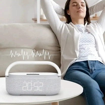 Radio réveil ovale tissu et bois avec chargeur sans fil -  - radio-reveil-connecte-lumiere - ["bluetooth","chargeur induction","connect\u00e9","digital","lumineux","lumi\u00e8re","radio reveil","radio reveil bois","radio reveil connect\u00e9","Radio R\u00e9veil Lumineux","r\u00e9veil bluetooth","r\u00e9veil chargeur induction","r\u00e9veil connect\u00e9","r\u00e9veil digital","simple","veilleuse"]
