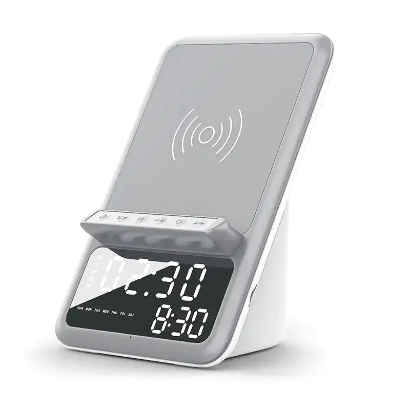 Radio réveil rectangulaire gris métal avec charge induction -  - radio-reveil-connecte-induction - ["bluetooth","chargeur induction","connect\u00e9","digital","num\u00e9rique","petit reveil","radio reveil connect\u00e9","R\u00e9veil bluetooth","r\u00e9veil chargeur induction","r\u00e9veil connect\u00e9","r\u00e9veil digital","simple"]