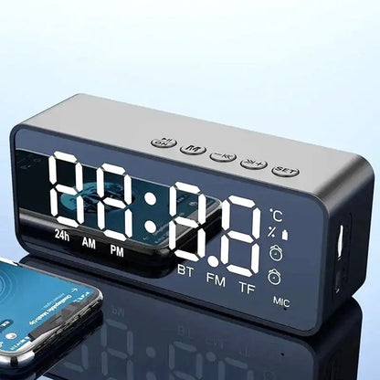 Radio réveil rectangulaire noir avec affichage digital et USB -  - radio-reveil-connecte-rechargeable-usb - ["bluetooth","connect\u00e9","digital","num\u00e9rique","petit reveil","plastique","radio reveil connect\u00e9","R\u00e9veil bluetooth","r\u00e9veil connect\u00e9","r\u00e9veil digital","simple","voyage"]