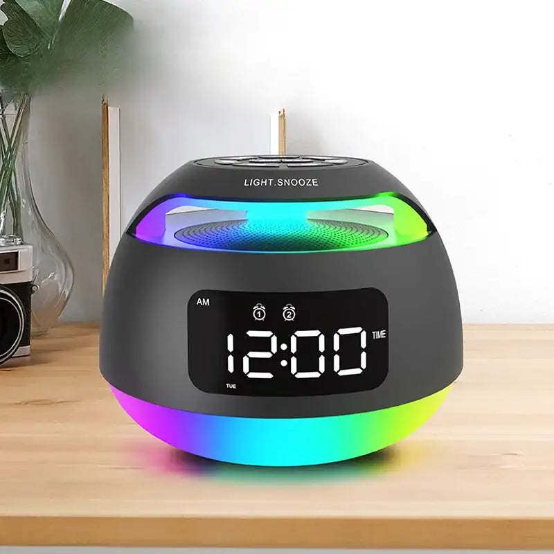Radio réveil rond en plastique noir à LED colorées -  - radio-reveil-lumineux-bluetooth - ["bluetooth","digital","enfant","lumineux","lumi\u00e8re","num\u00e9rique","petit","petit reveil","Radio R\u00e9veil Lumineux","R\u00e9veil bluetooth","r\u00e9veil digital","r\u00e9veil enfant","simple"]