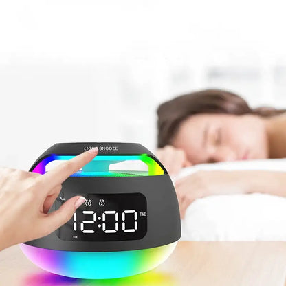 Radio réveil rond en plastique noir à LED colorées -  - radio-reveil-lumineux-bluetooth - ["bluetooth","digital","enfant","lumineux","lumi\u00e8re","num\u00e9rique","petit","petit reveil","Radio R\u00e9veil Lumineux","R\u00e9veil bluetooth","r\u00e9veil digital","r\u00e9veil enfant","simple"]