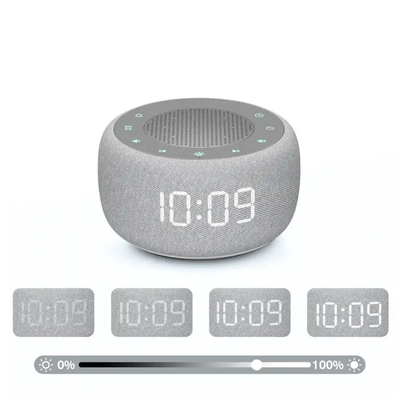 Radio réveil rond en tissu gris avec écran digital -  - radio-reveil-fm-numerique - ["ado","bluetooth","connect\u00e9","digital","lumineux","lumi\u00e8re","petit reveil","radio reveil","radio reveil connect\u00e9","Radio R\u00e9veil Lumineux","R\u00e9veil bluetooth","r\u00e9veil connect\u00e9","r\u00e9veil digital","simple"]