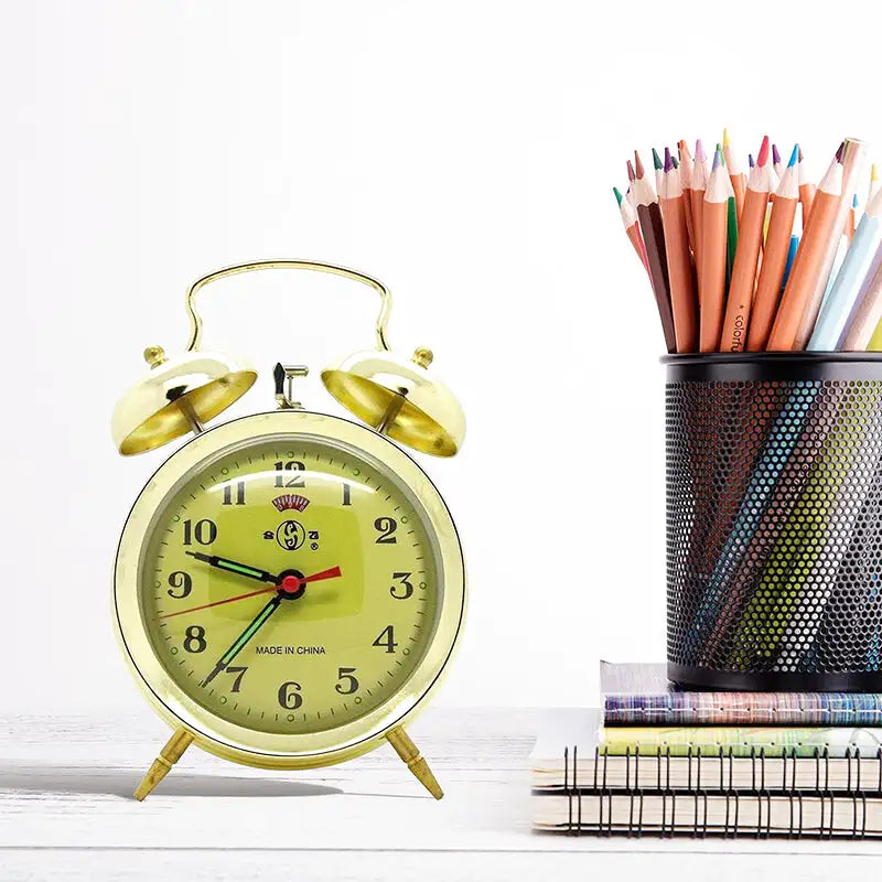 Réveil à double cloche en métal doré vintage -  - reveil-mecanique-dore-vintage - ["analogique","Jour Nuit","R\u00e9veil Analogique"]