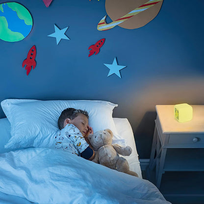 Réveil carré en plastique blanc à LED multicolores -  - reveil-a-pile-digital - ["digital","lumineux","lumi\u00e8re","num\u00e9rique","petit","petit reveil","Radio R\u00e9veil Lumineux","r\u00e9veil digital","simple","voyage"]