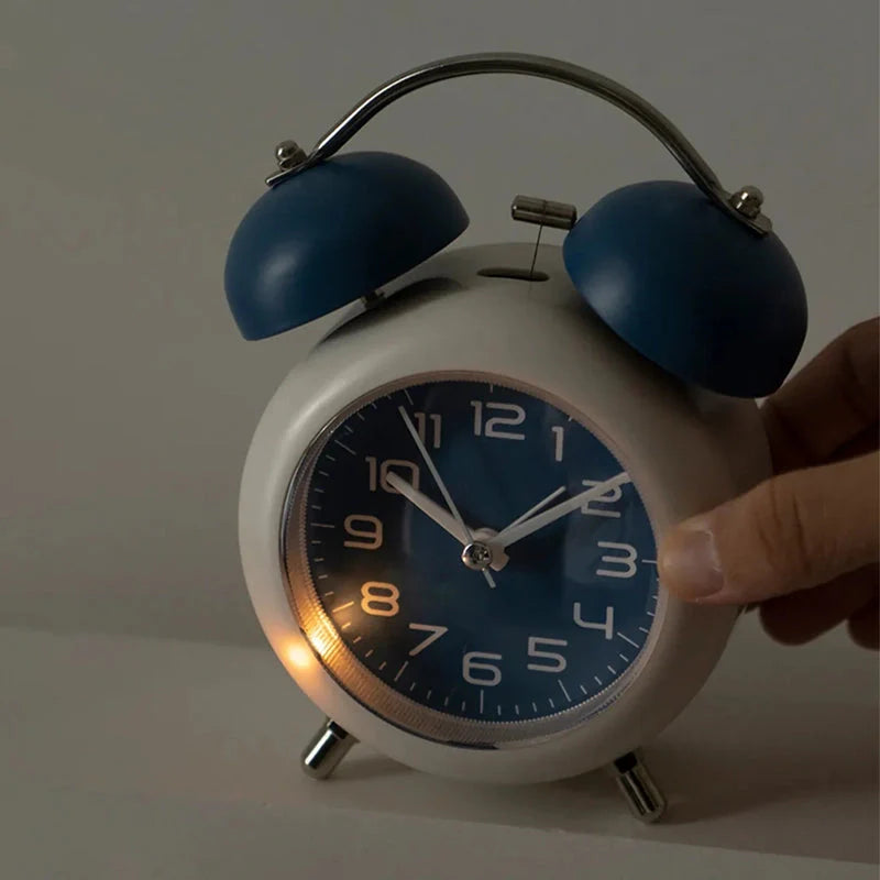 Réveil rond vert et blanc à double cloche métal -  - reveil-ado-a-pile - ["ado","analogique","petit reveil","R\u00e9veil Analogique","simple","vintage"]