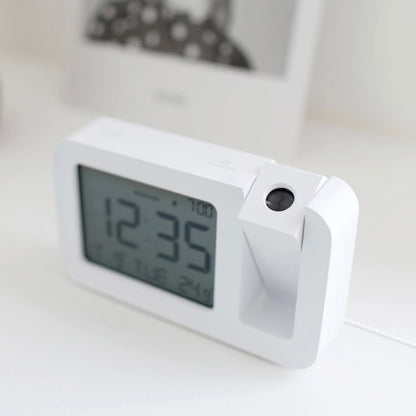 Réveil projecteur LCD blanc avec affichage rouge -  - reveil-ado-projection - ["ado","digital","lumineux","num\u00e9rique","petit reveil","r\u00e9veil digital","simple"]