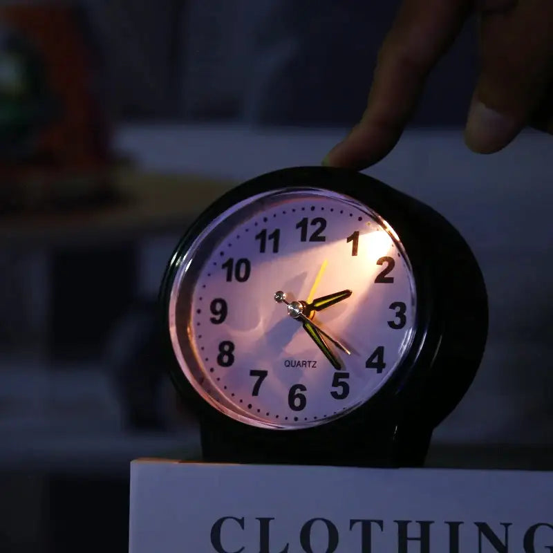 Réveil analogique à cadre noir quartz -  - petit-reveil-a-pile-analogique - ["analogique","petit","r\u00e9veil analogique","simple","voyage"]