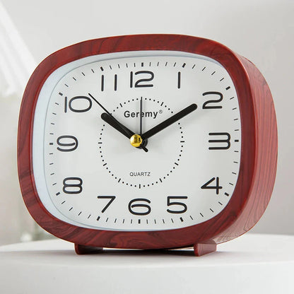 Réveil rond en bois clair à grands chiffres noirs -  - reveil-analogique-grand-chiffre - ["analogique","bois","bureau","maison","naturel","petit","radio bois","radio reveil bois","R\u00e9veil Analogique","simple"]