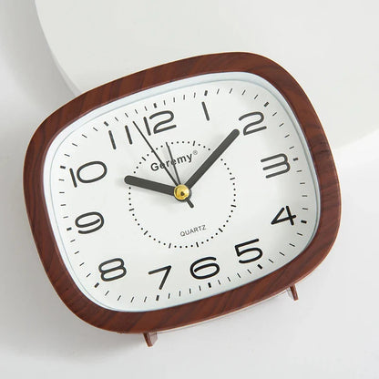 Réveil rond en bois clair à grands chiffres noirs -  - reveil-analogique-grand-chiffre - ["analogique","bois","bureau","maison","naturel","petit","radio bois","radio reveil bois","R\u00e9veil Analogique","simple"]