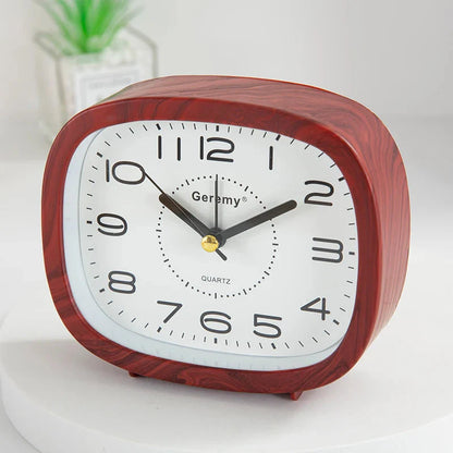 Réveil rond en bois clair à grands chiffres noirs -  - reveil-analogique-grand-chiffre - ["analogique","bois","bureau","maison","naturel","petit","radio bois","radio reveil bois","R\u00e9veil Analogique","simple"]