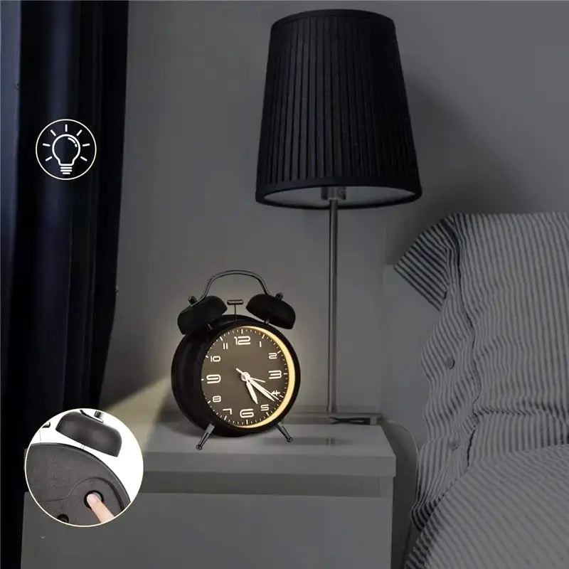 Réveil analogique rétro en métal noir mat -  - reveil-analogique-design - ["analogique","m\u00e9canique","petit","R\u00e9veil Analogique","simple","vintage","voyage"]