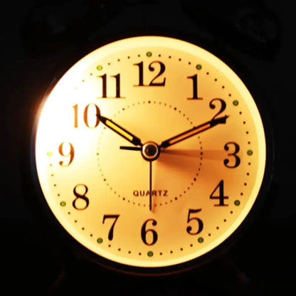 Réveil analogique vintage en métal argenté à double cloche -  - petit-reveil-vintage - ["analogique","m\u00e9canique","petit","R\u00e9veil Analogique","simple","vintage","voyage"]