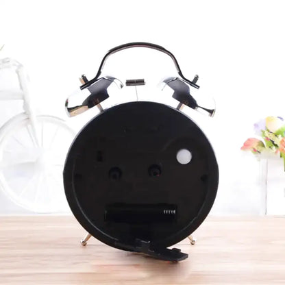 Réveil analogique vintage en métal argenté à double cloche -  - petit-reveil-vintage - ["analogique","m\u00e9canique","petit","R\u00e9veil Analogique","simple","vintage","voyage"]