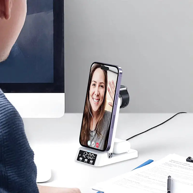 Réveil blanc avec chargeur induction et affichage digital -  - reveil-chargeur-induction-iphone-et-samsung - ["chargeur induction","connect\u00e9","digital","num\u00e9rique","petit","petit reveil","r\u00e9veil connect\u00e9","r\u00e9veil digital","simple"]