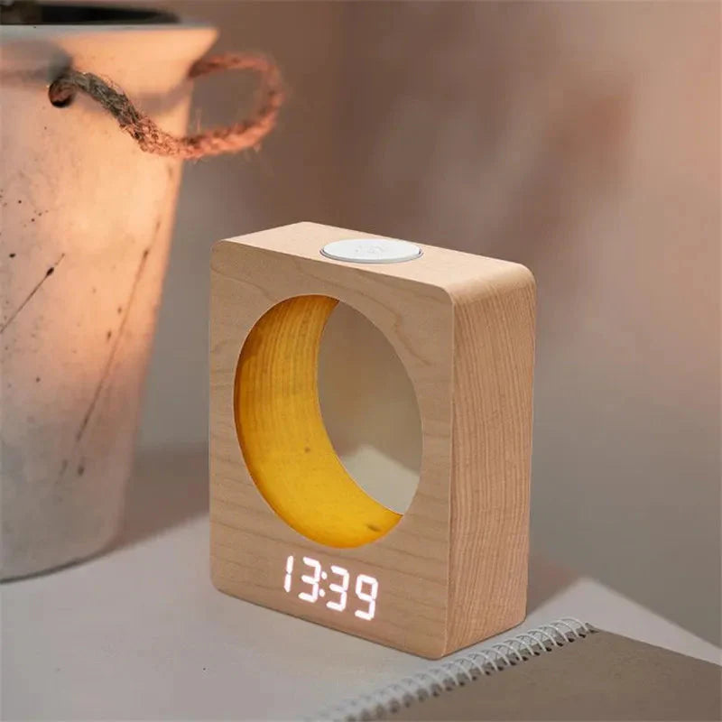 Réveil rectangulaire en bois clair à LED rouge -  - reveil-bois-design - ["bois","digital","num\u00e9rique","radio bois","radio reveil","radio reveil bois","r\u00e9veil digital","simple"]