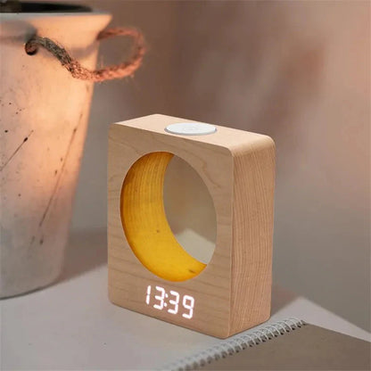Réveil rectangulaire en bois clair à LED rouge -  - reveil-bois-design - ["bois","digital","num\u00e9rique","radio bois","radio reveil","radio reveil bois","r\u00e9veil digital","simple"]