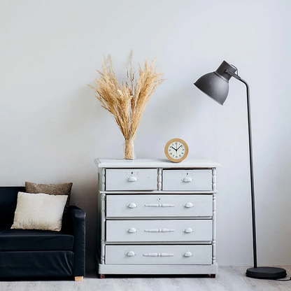 Réveil rond en bois sombre à cadran blanc -  - reveil-bois-horloge - ["analogique","petit","radio bois","radio reveil bois","r\u00e9veil analogique","simple"]