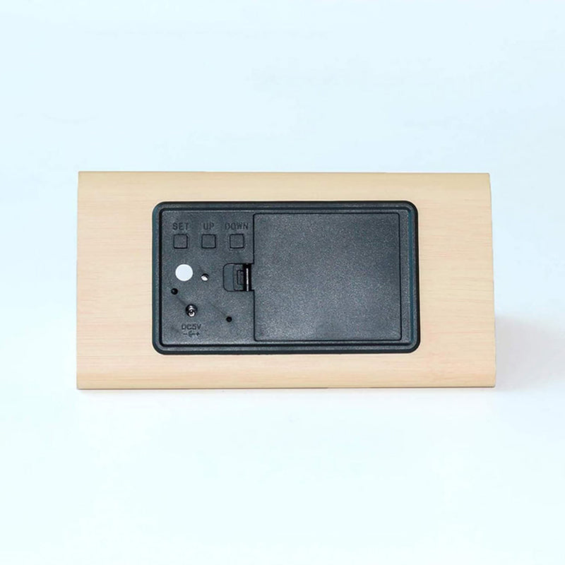 Réveil rectangulaire en bois clair avec LED blanches -  - reveil-bois-naturel - ["digital","lumineux","num\u00e9rique","petit reveil","radio bois","radio reveil","radio reveil bois","r\u00e9veil connect\u00e9","r\u00e9veil digital","simple"]