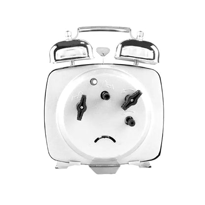 Réveil carré argenté à double cloche métallique -  - ancien-reveil-mecanique - ["analogique","design","Jour Nuit","m\u00e9canique","m\u00e9tal","r\u00e9tro","r\u00e9veil","R\u00e9veil Analogique"]