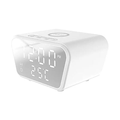 Réveil carré blanc avec écran LED et chargeur induction -  - reveil-connecte-chargeur-induction - ["connect\u00e9","digital","num\u00e9rique","petit reveil","r\u00e9veil digital","simple"]