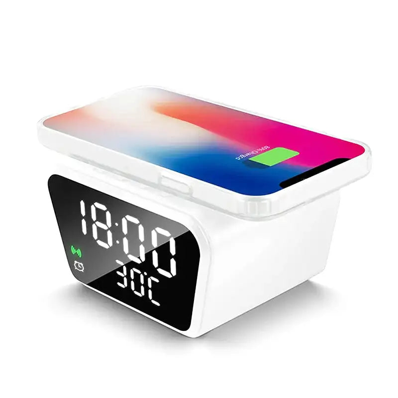 Réveil carré blanc avec écran LED et chargeur induction -  - reveil-connecte-chargeur-induction - ["connect\u00e9","digital","num\u00e9rique","petit reveil","r\u00e9veil digital","simple"]