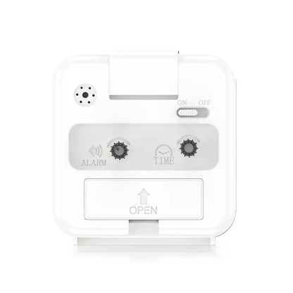 Réveil carré blanc moderne à aiguilles lumineuses -  - reveil-a-pile-quartz-lumineux - ["analogique","Jour Nuit","lumineux","petit reveil","Radio R\u00e9veil Lumineux","R\u00e9veil Analogique","simple","voyage"]